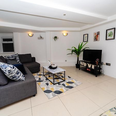 Spacious Flat With Patio & Parking In City Centre Reading Eksteriør billede