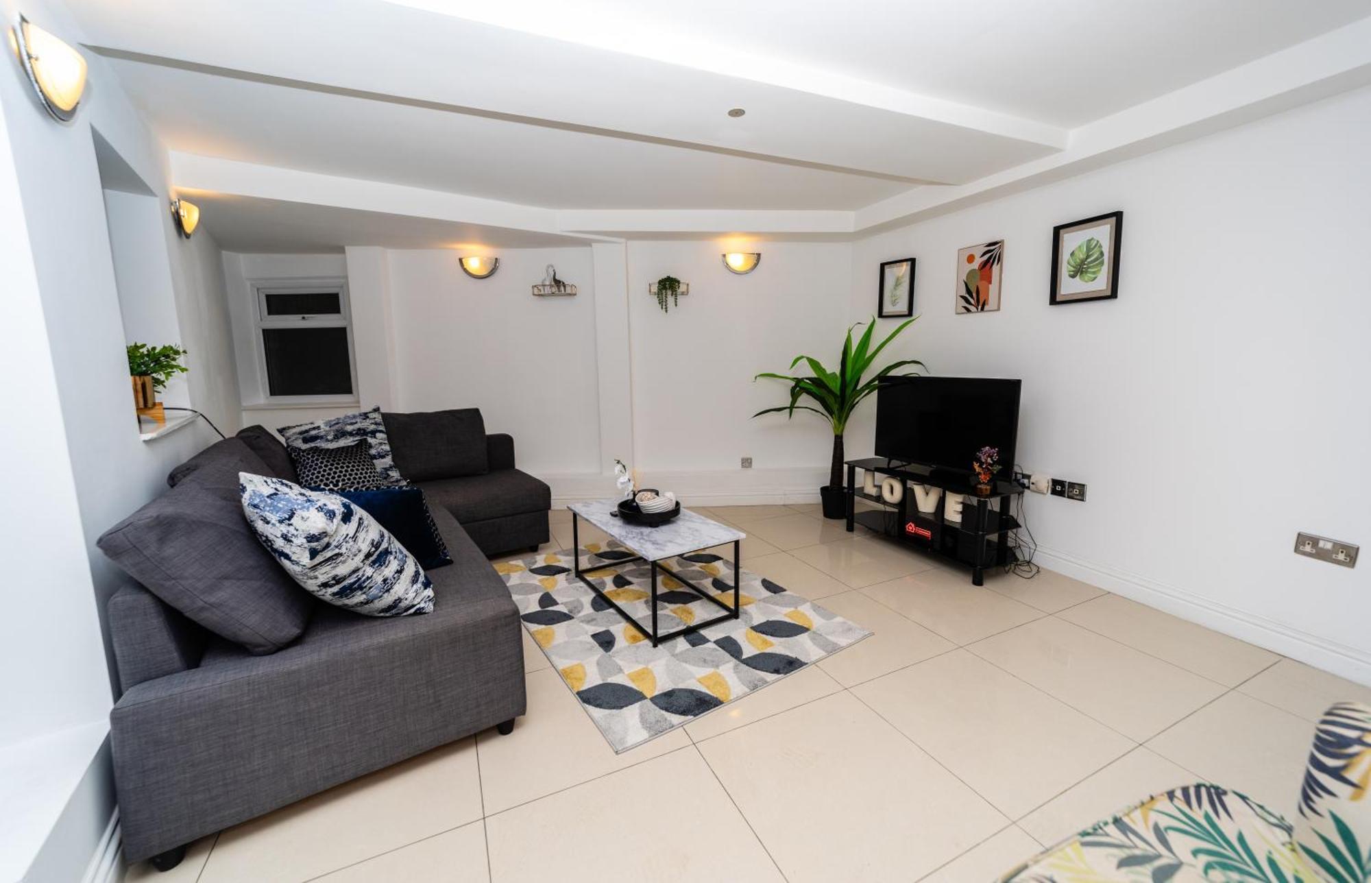 Spacious Flat With Patio & Parking In City Centre Reading Eksteriør billede