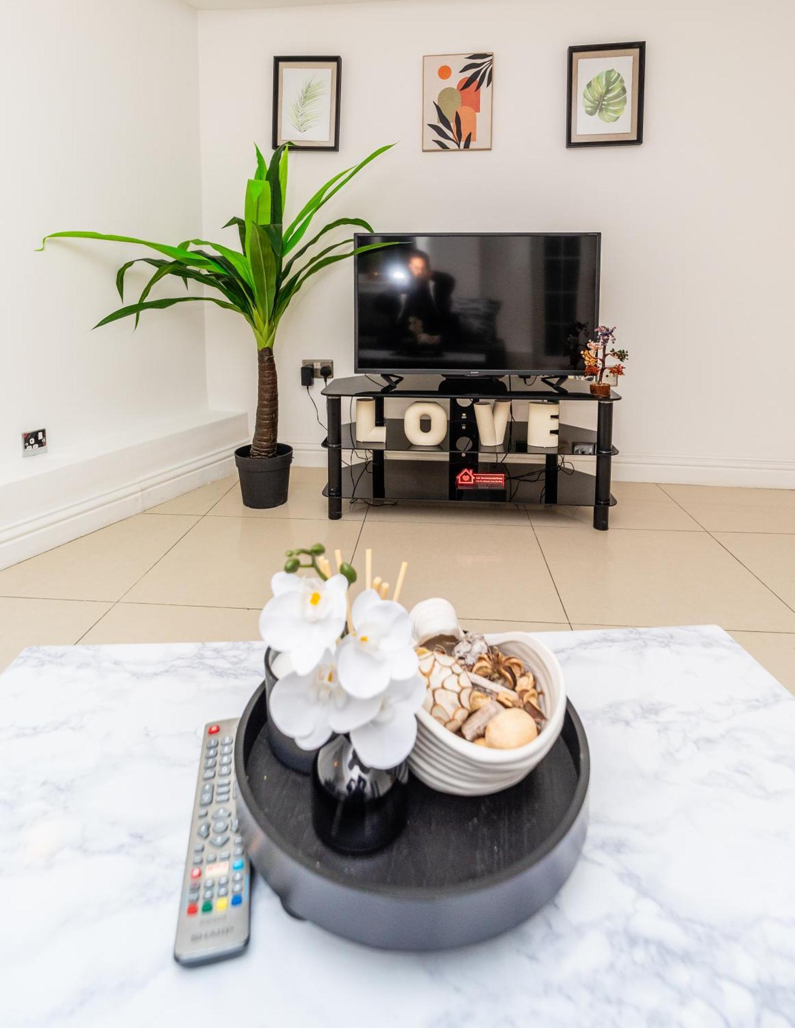 Spacious Flat With Patio & Parking In City Centre Reading Eksteriør billede