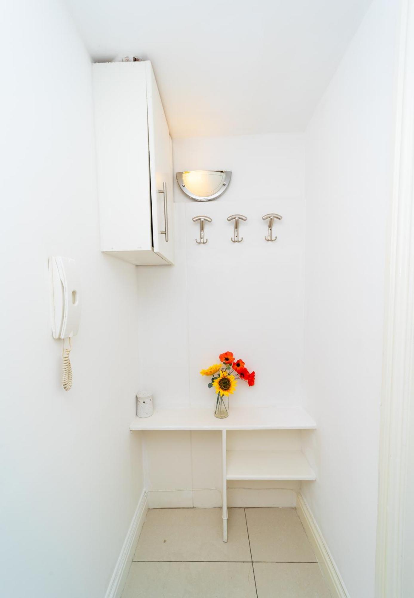 Spacious Flat With Patio & Parking In City Centre Reading Eksteriør billede