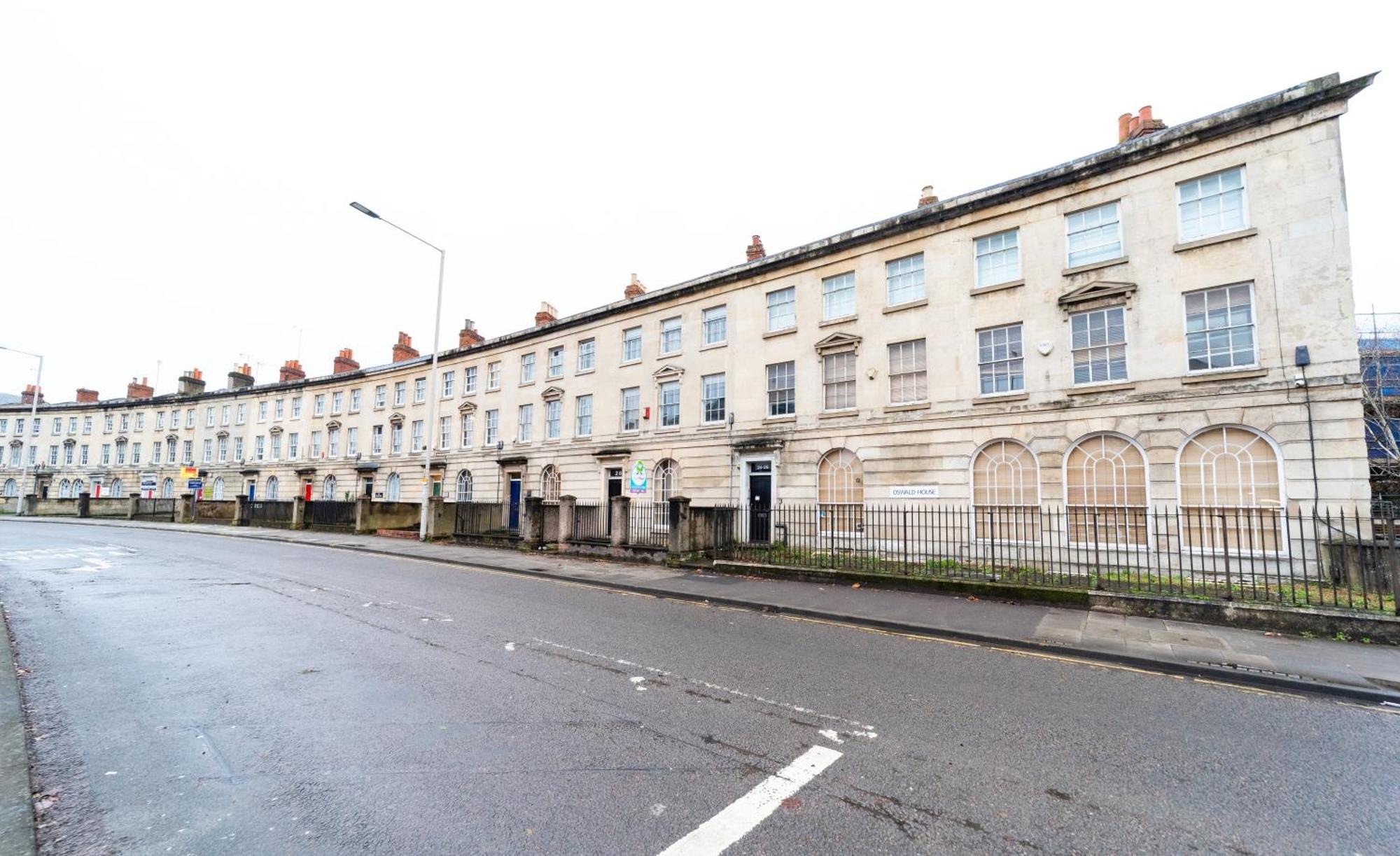 Spacious Flat With Patio & Parking In City Centre Reading Eksteriør billede