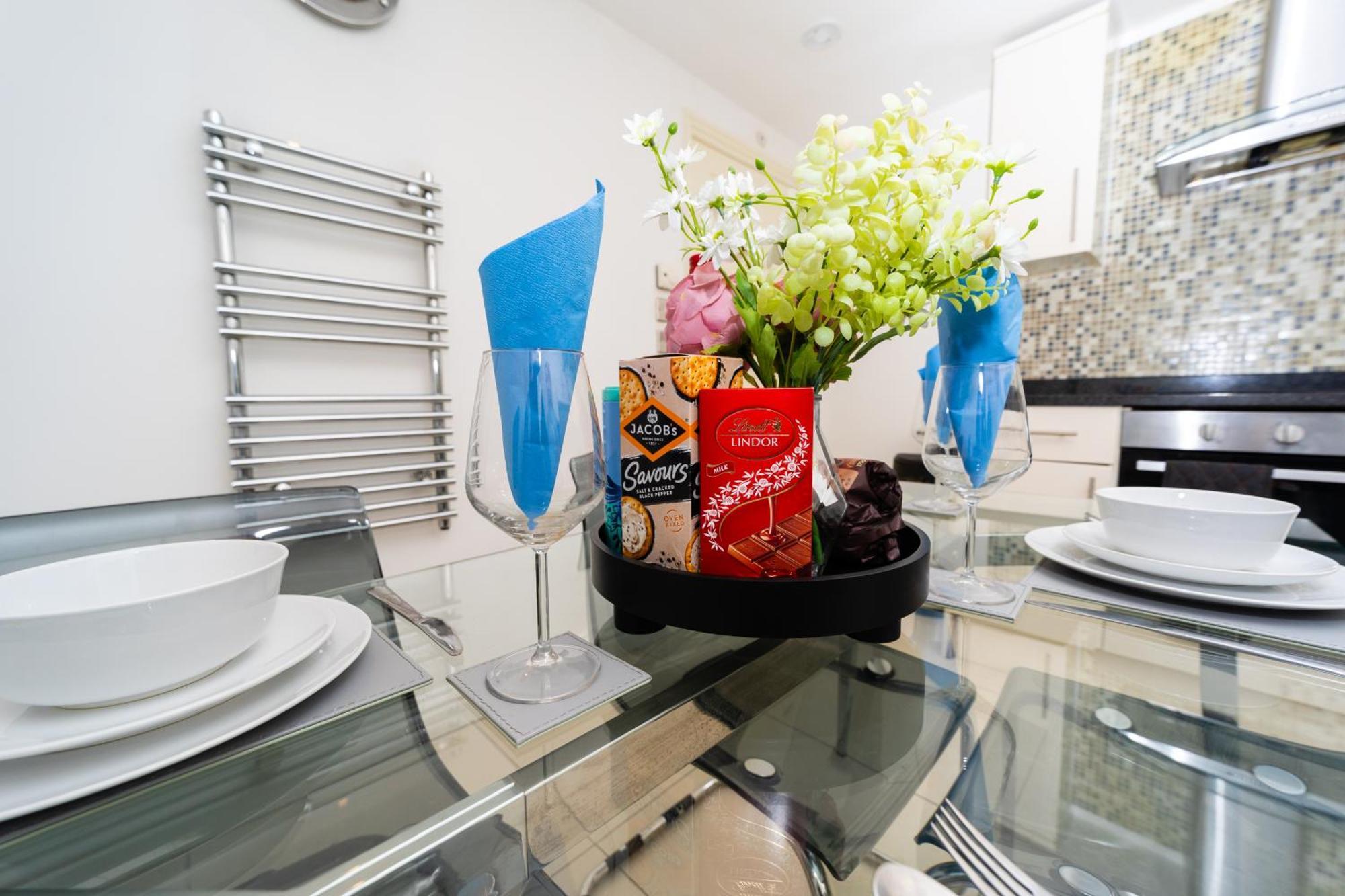 Spacious Flat With Patio & Parking In City Centre Reading Eksteriør billede